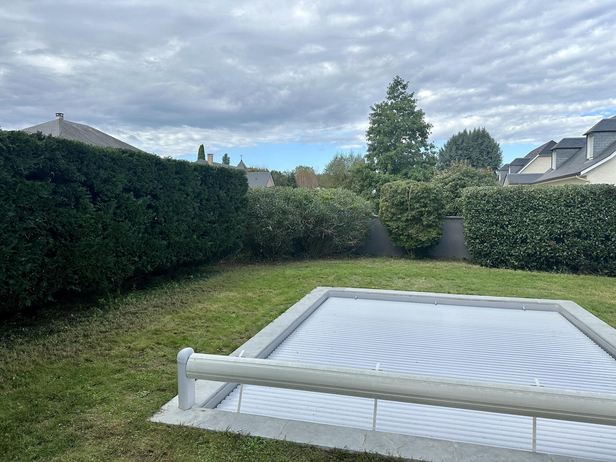 Intervention, entretien de jardin, taille de haies à Odos